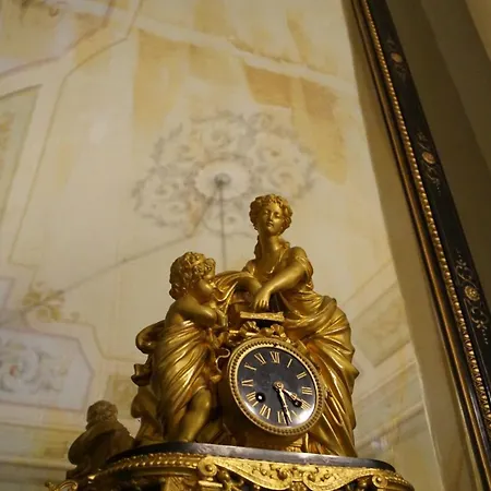 לינה וארוחת בוקר Historical Vvm 4*