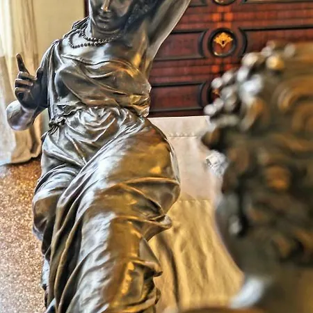 Historical Vvm לינה וארוחת בוקר 4*