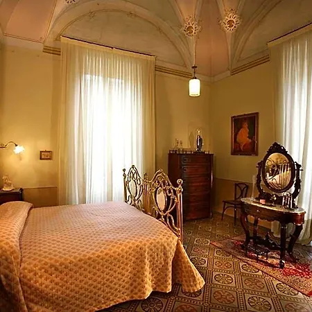 Bed and Breakfast Historical Vvm Λέτσε